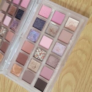 Huda beauty Rose quartz